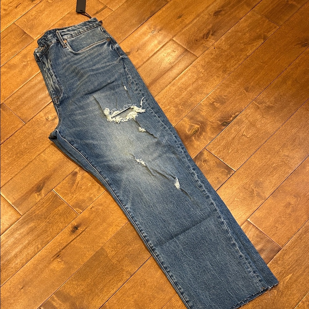 NWT BlankNYC Distressed Jeans